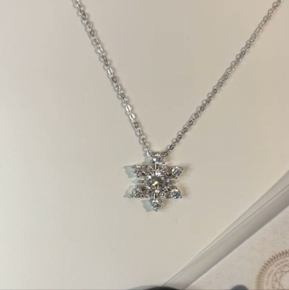 S925 Snowflake Moissanite Necklace 18 to 22 Inch Chain With GRA